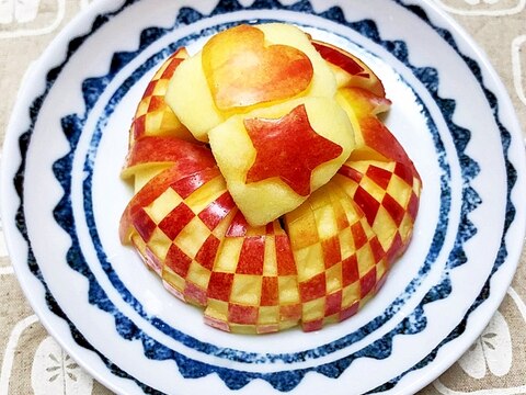 お弁当に重宝 りんごの飾り切り 変色しない方法 レシピ 作り方 By ひつじ家の料理担当 楽天レシピ お弁当に重宝 りんごの飾り切り 変色しない方法 レシピ 作り方 By ひつじ家の料理担当 楽天レシピ